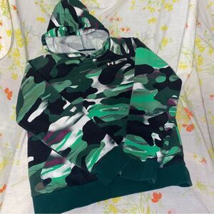 NWOT Under Armour hoodie- size Large in youth fits a women’s small